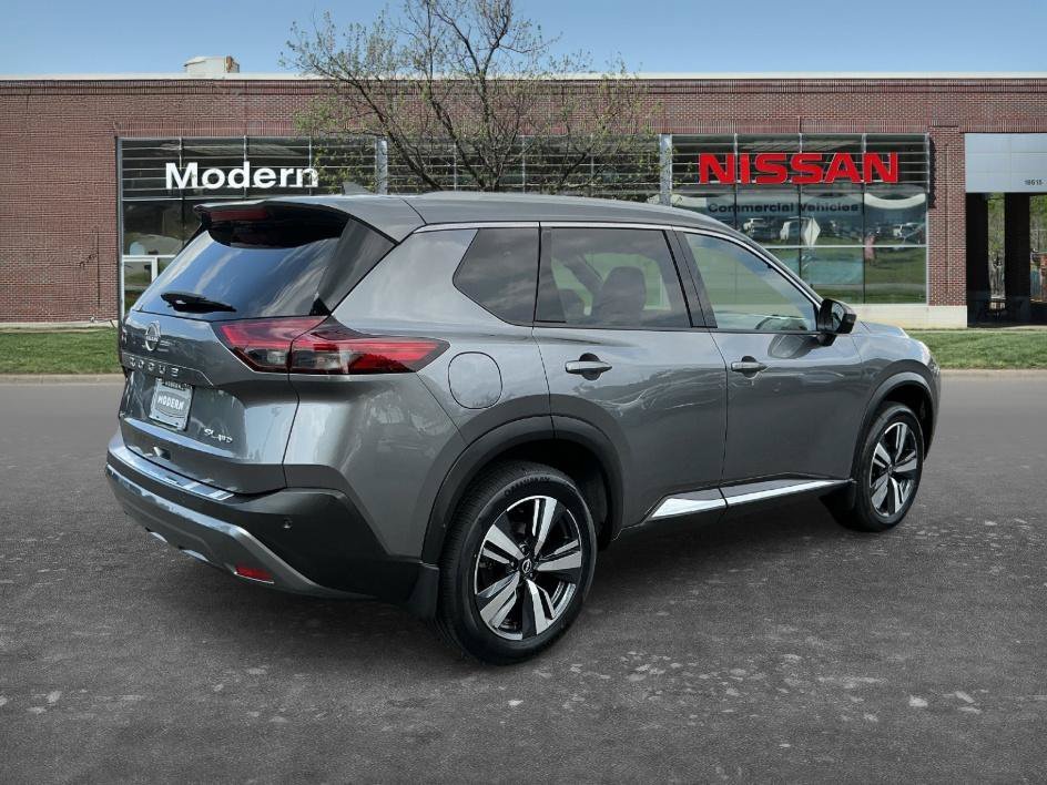 Certified Used 2023 Gun Metallic Nissan SL image 4