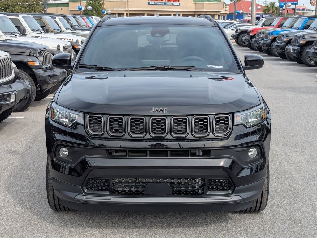 New 2026 Diamond Black Crystal Pearl-Coat Exterior Paint Jeep Latitude image 10