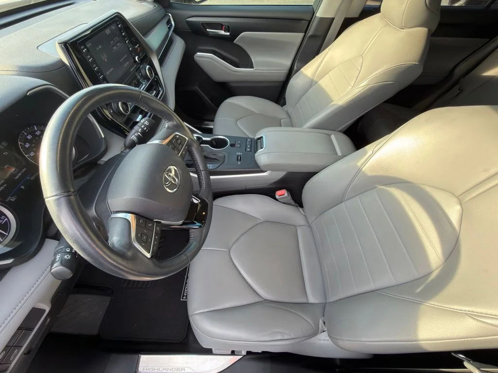 Certified Used 2020 Silver Toyota XLE image 10
