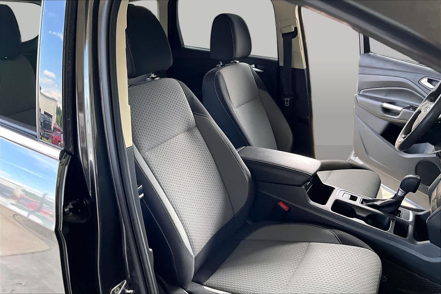 Used 2017 Magnetic Ford SE image 9