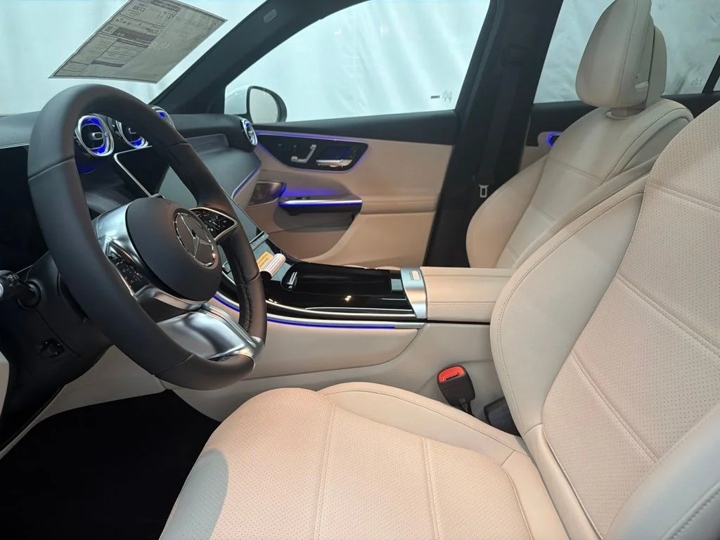 New 2027 White Mercedes-Benz GLC 300 image 14