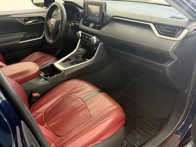 Used 2022  Toyota XLE image 13