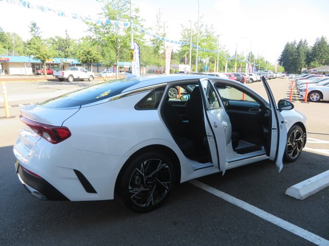 Used 2022 Glacial White Pearl Kia LX image 8