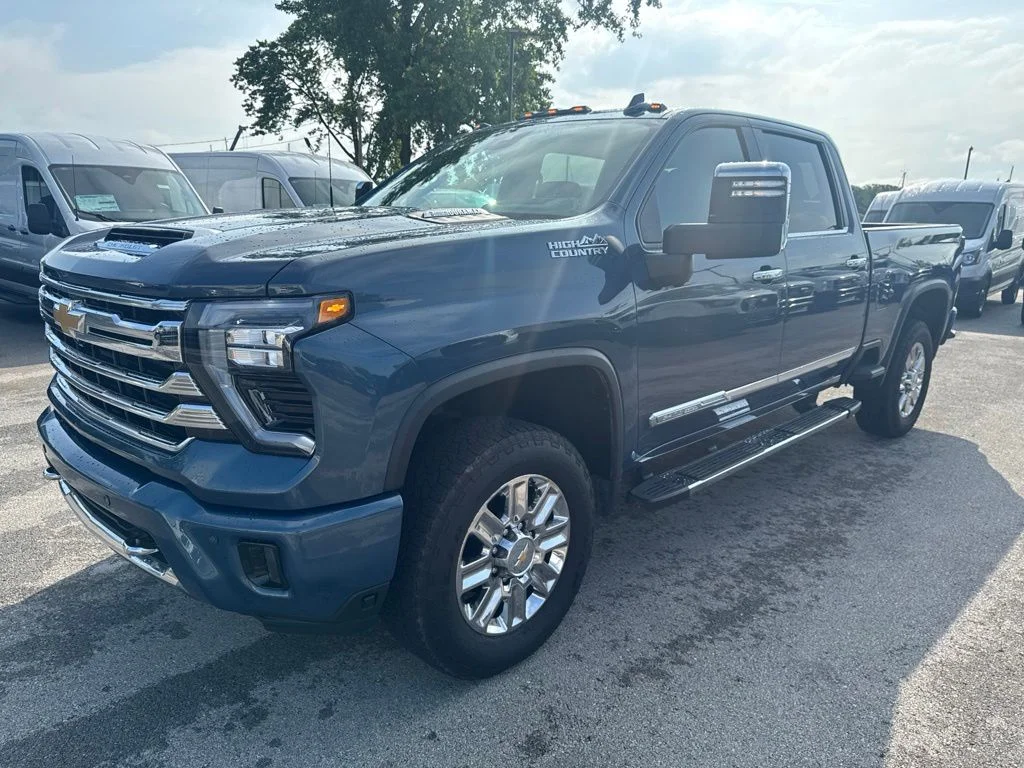 Used 2026 Blue Chevrolet High Country image 7