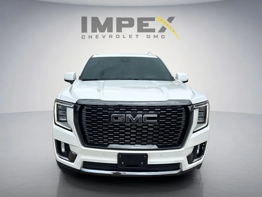 Used 2023 White Frost Tricoat GMC Denali Ultimate image 8