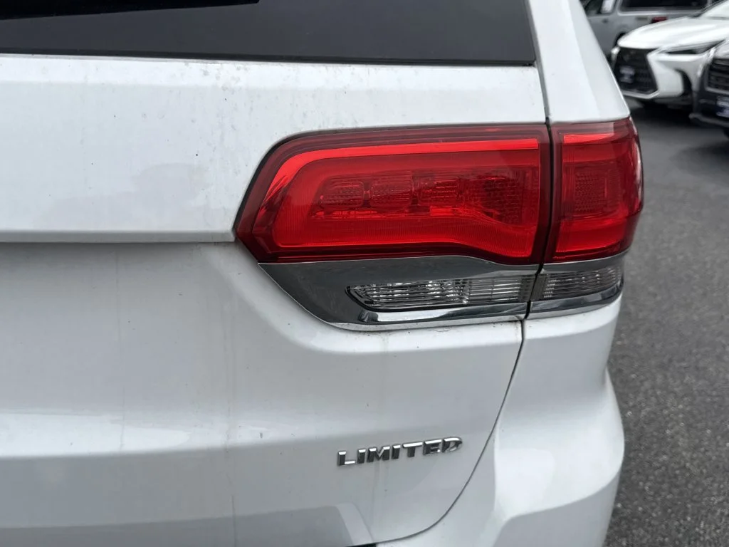 Used 2015 White Jeep Limited image 34