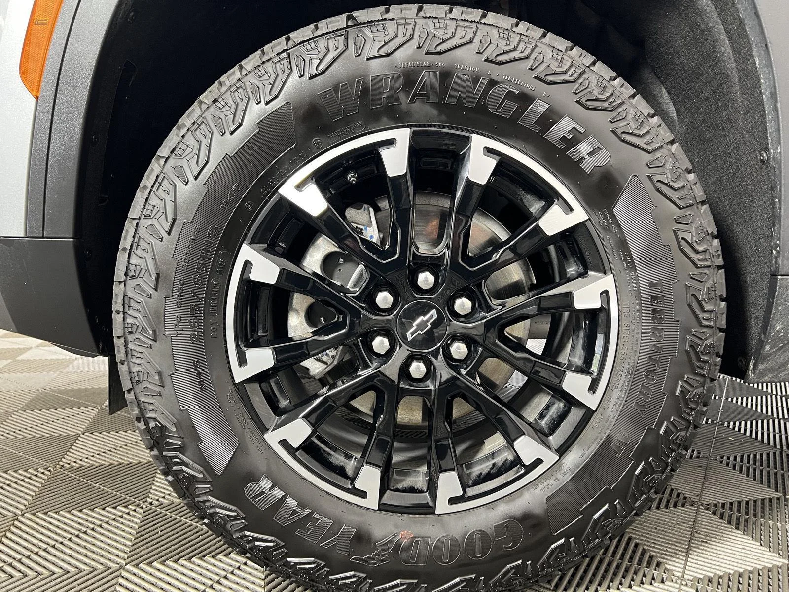 New 2026 Sterling Gray Metallic Chevrolet Z71 image 35