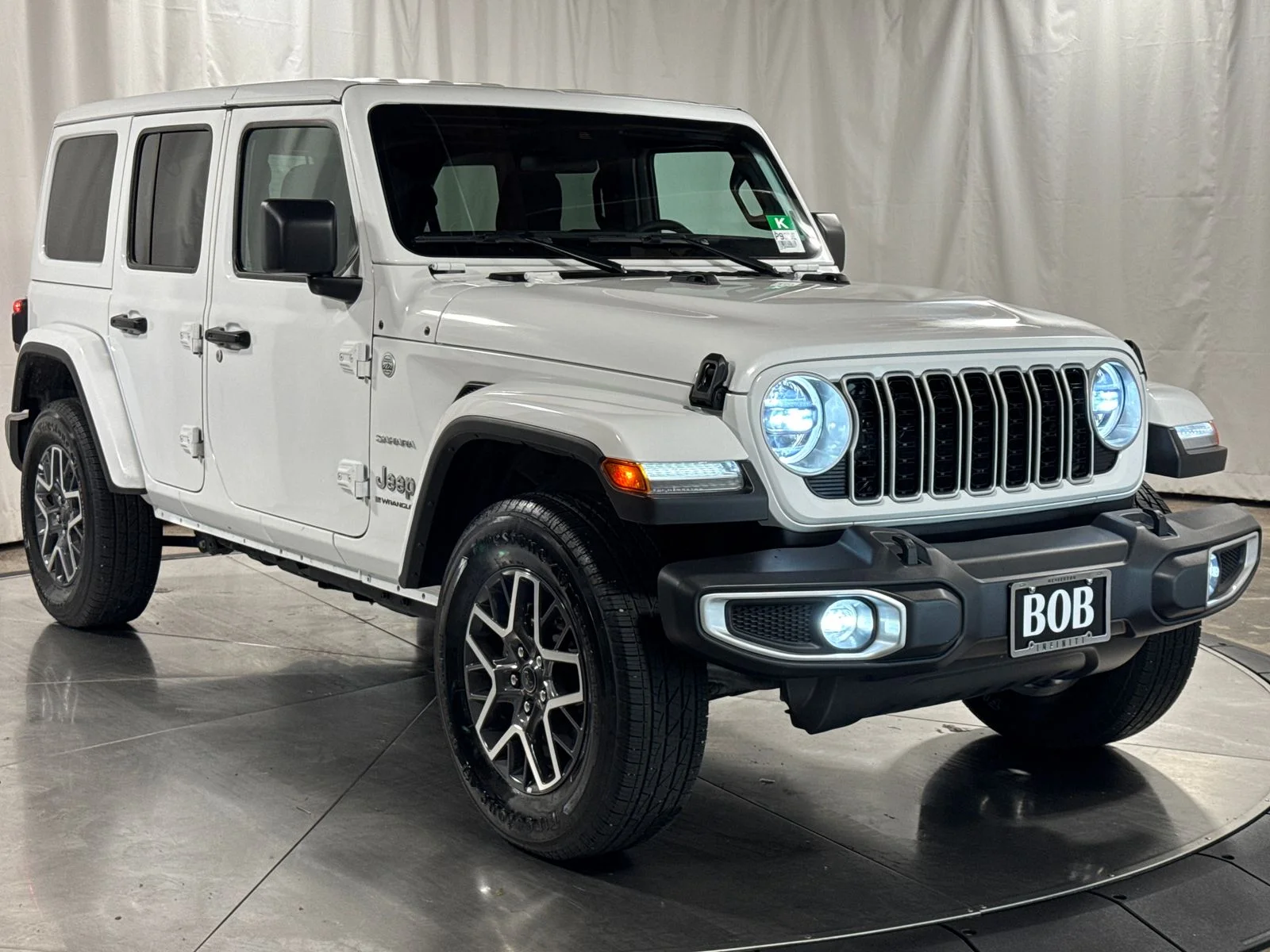 Used 2024 White Jeep Sahara image 7