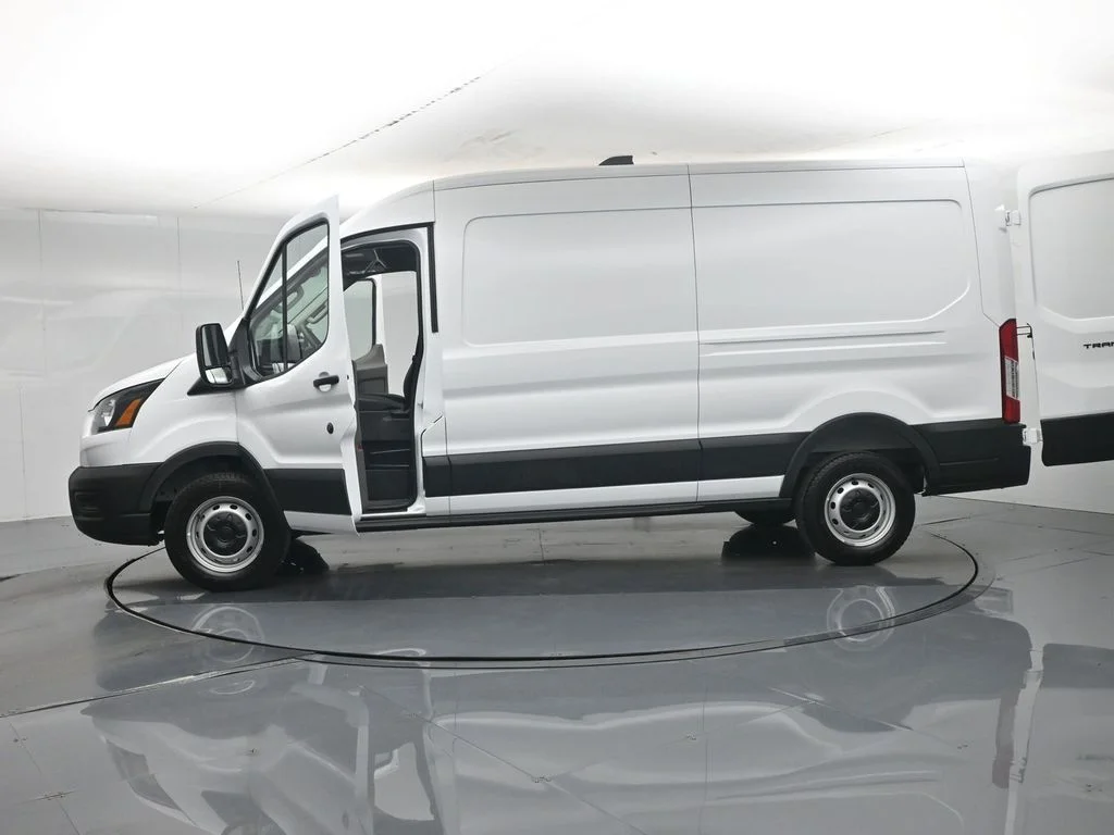 New 2026 Oxford White Ford Base image 3