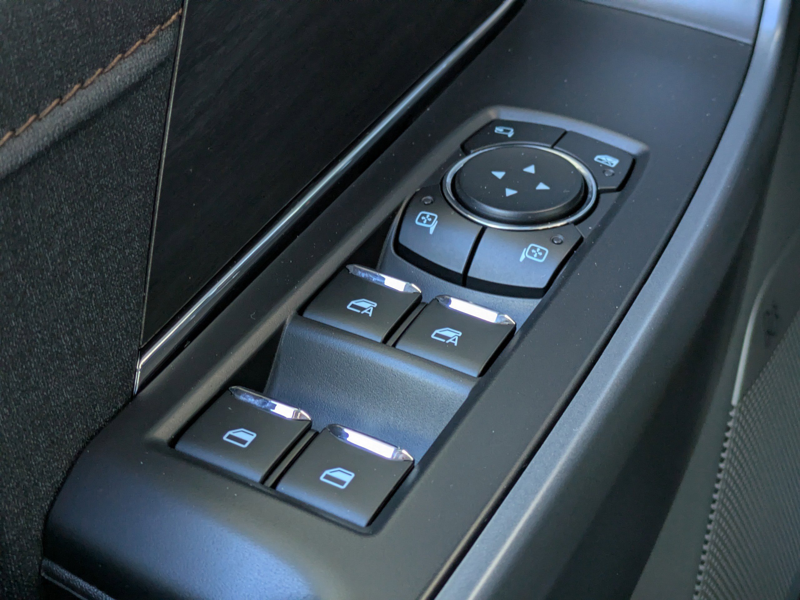 Used 2024 Black Metallic Ford LARIAT image 24