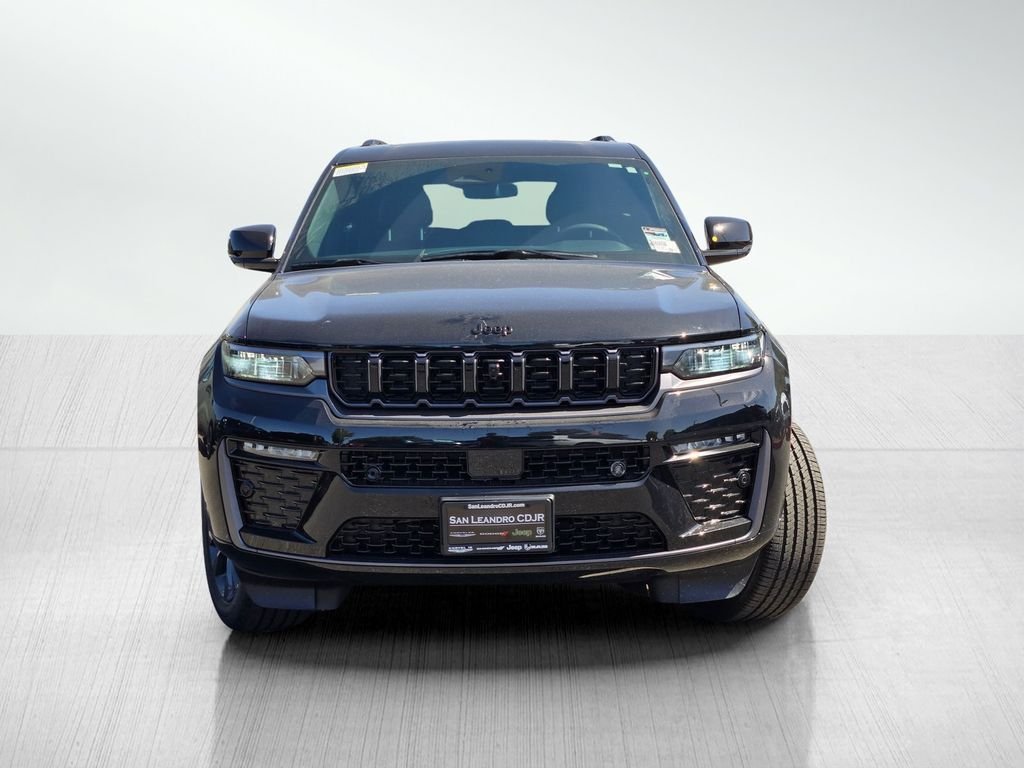 New 2026 Diamond Black Crystal Pearl-Coat Exterior Paint Jeep Limited Reserve image 2