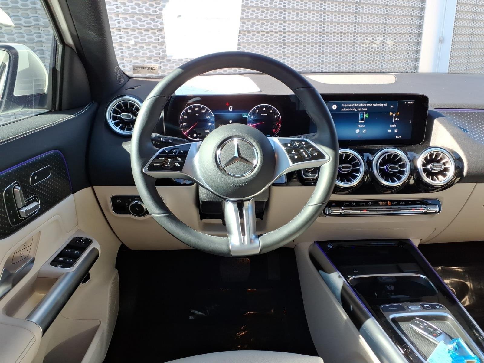 Used 2025 Polar White Mercedes-Benz GLA 250 image 29