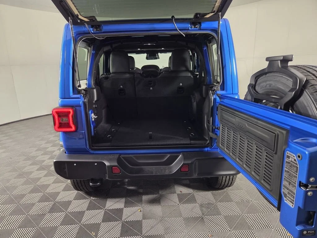 New 2026 Hydro Blue Pearl-Coat Exterior Paint Jeep Sahara image 20