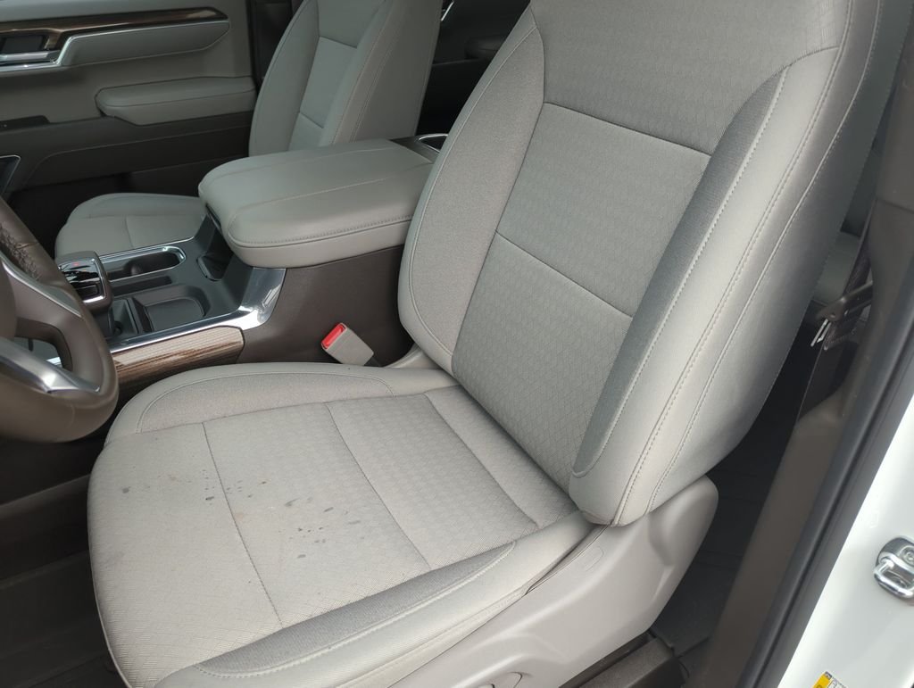 Used 2025 White Chevrolet RST image 11