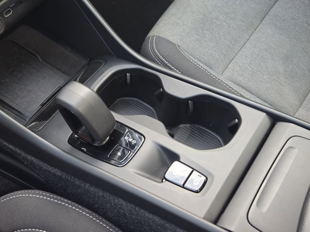 Used 2024  Volvo Core Bright Theme image 15