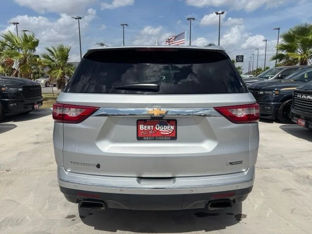 Used 2018 Silver Chevrolet Premier image 4