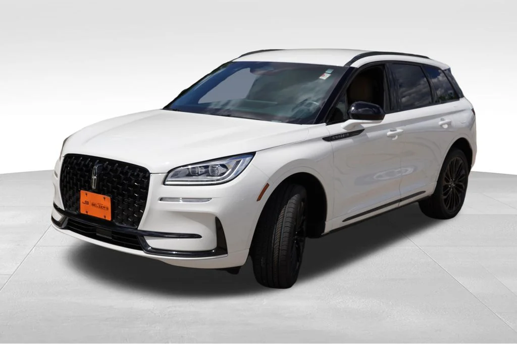 Used 2023 Pristine White Metallic Tri-Coat Lincoln Reserve image 11