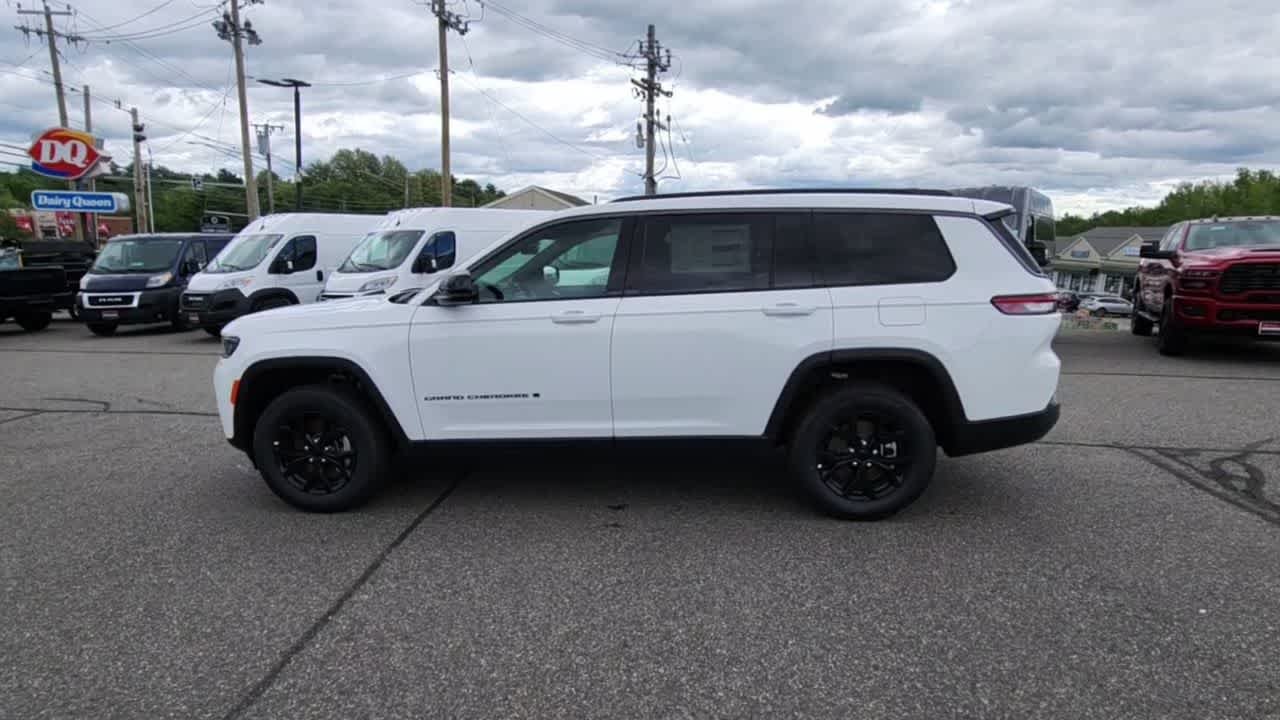 New 2026 Bright White Clearcoat Jeep Laredo Altitude image 6