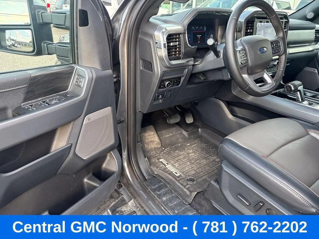 Used 2025 Gray Ford LARIAT image 12