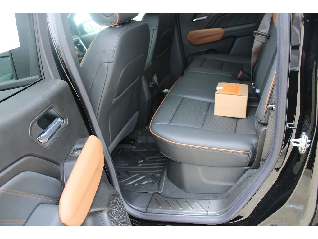 New 2026 ONYX BLACK GMC 4WD AT4 image 4