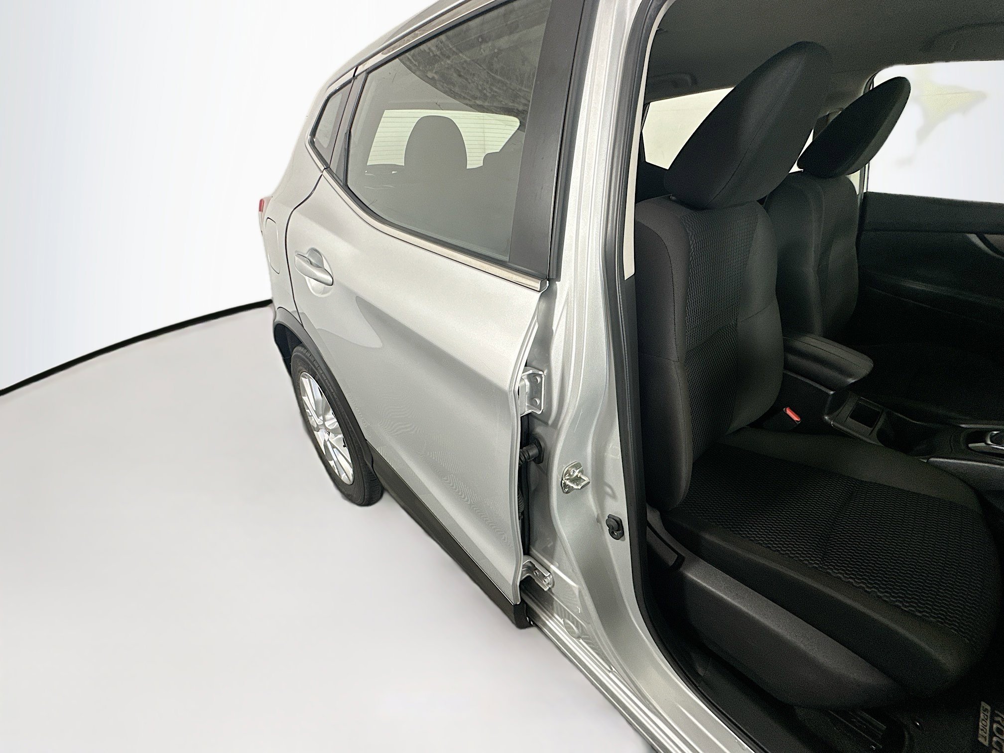 Used 2021 Brilliant Silver Metallic Nissan S image 27