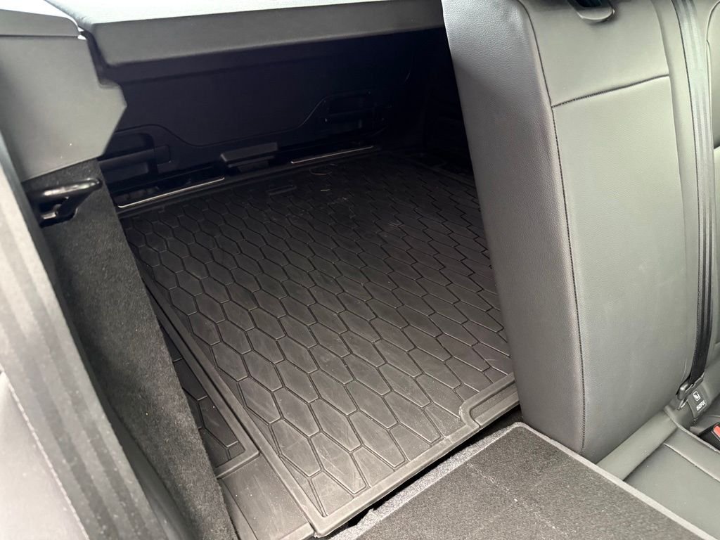 Used 2019 Silver Jaguar 25t Premium image 73