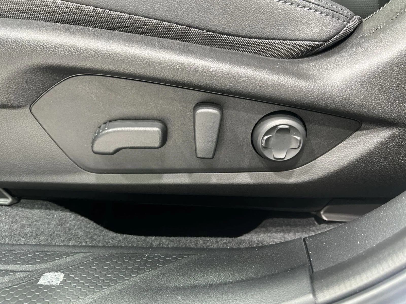 New 2026 ICE SILVER METALLIC Subaru Touring XT image 12