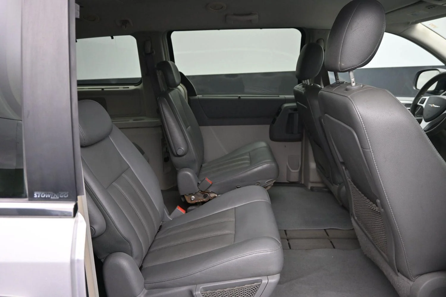 Used 2009 Bright Silver Metallic Chrysler Touring image 10