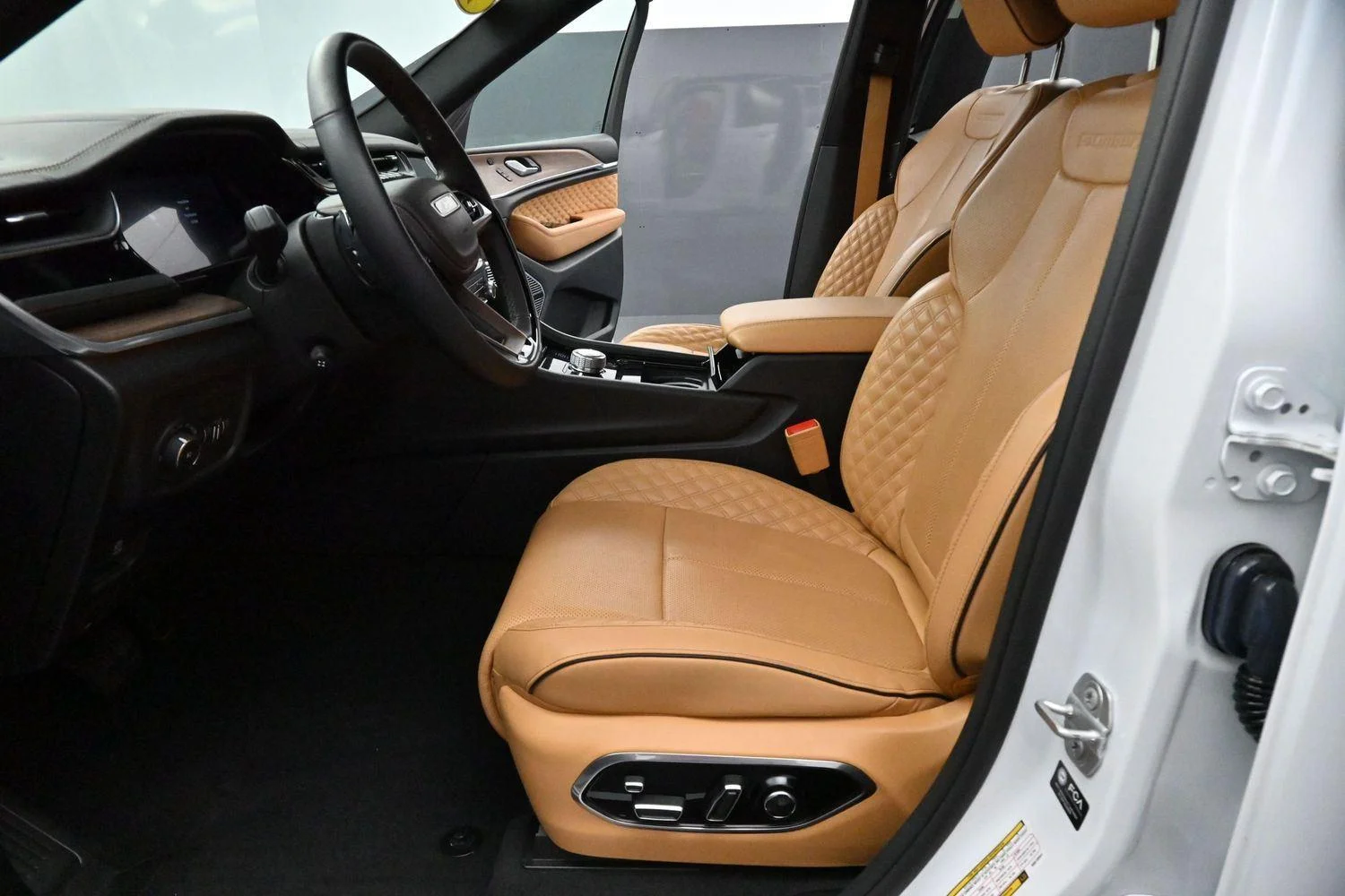 Used 2022 White Jeep Summit image 14