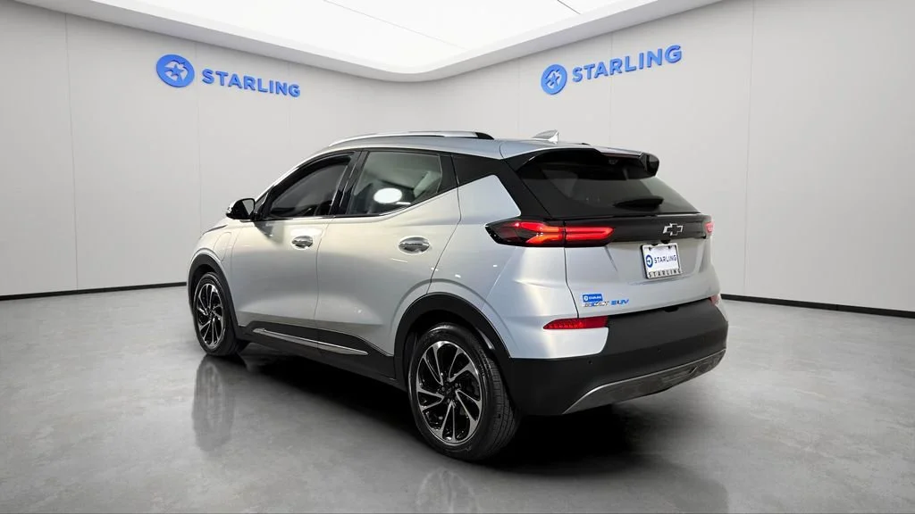 Used 2023 Silver Flare Metallic Chevrolet Premier image 6