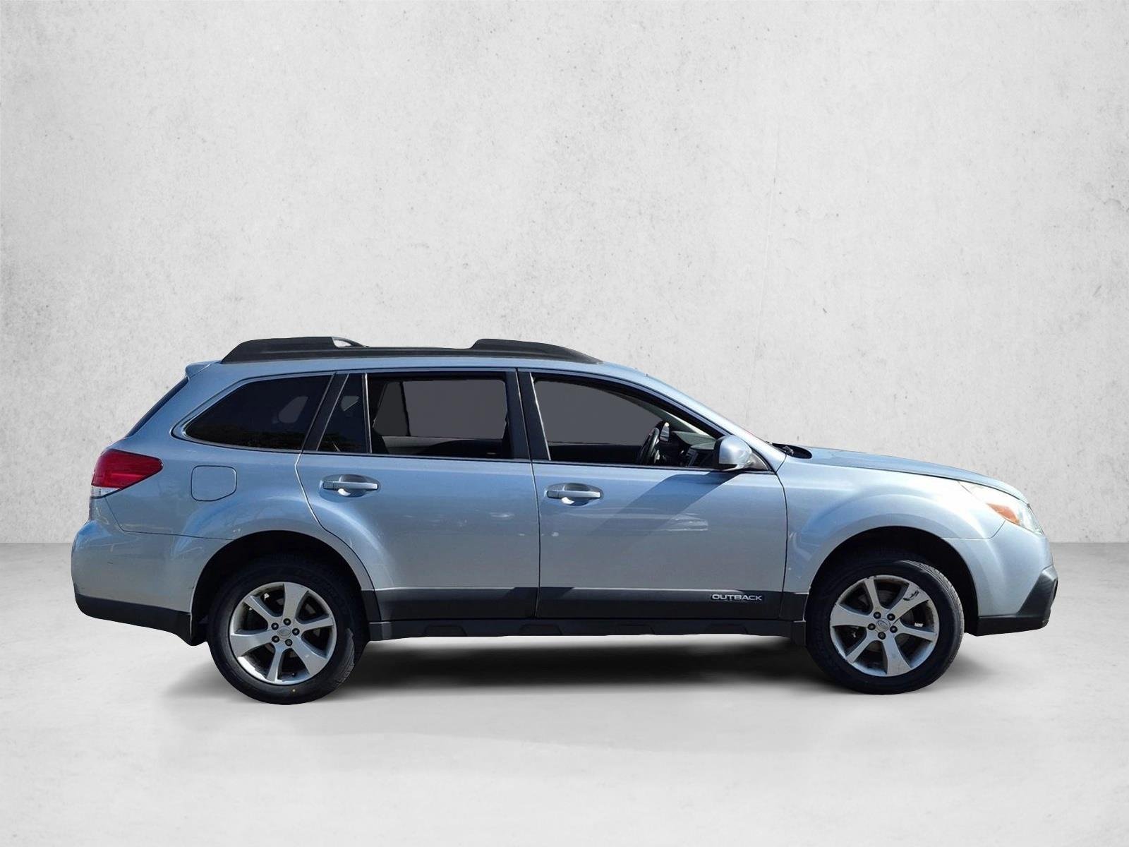 Used 2014 Ice Silver Metallic Subaru 2.5i Premium image 4
