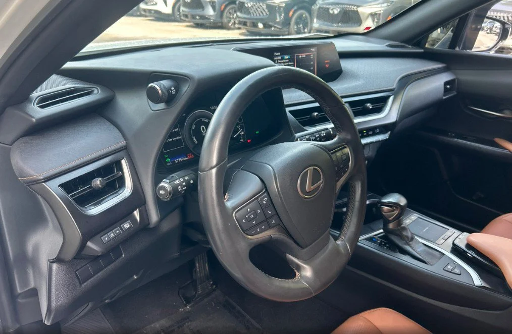 Used 2022 Ultra White Lexus UX 250h image 15