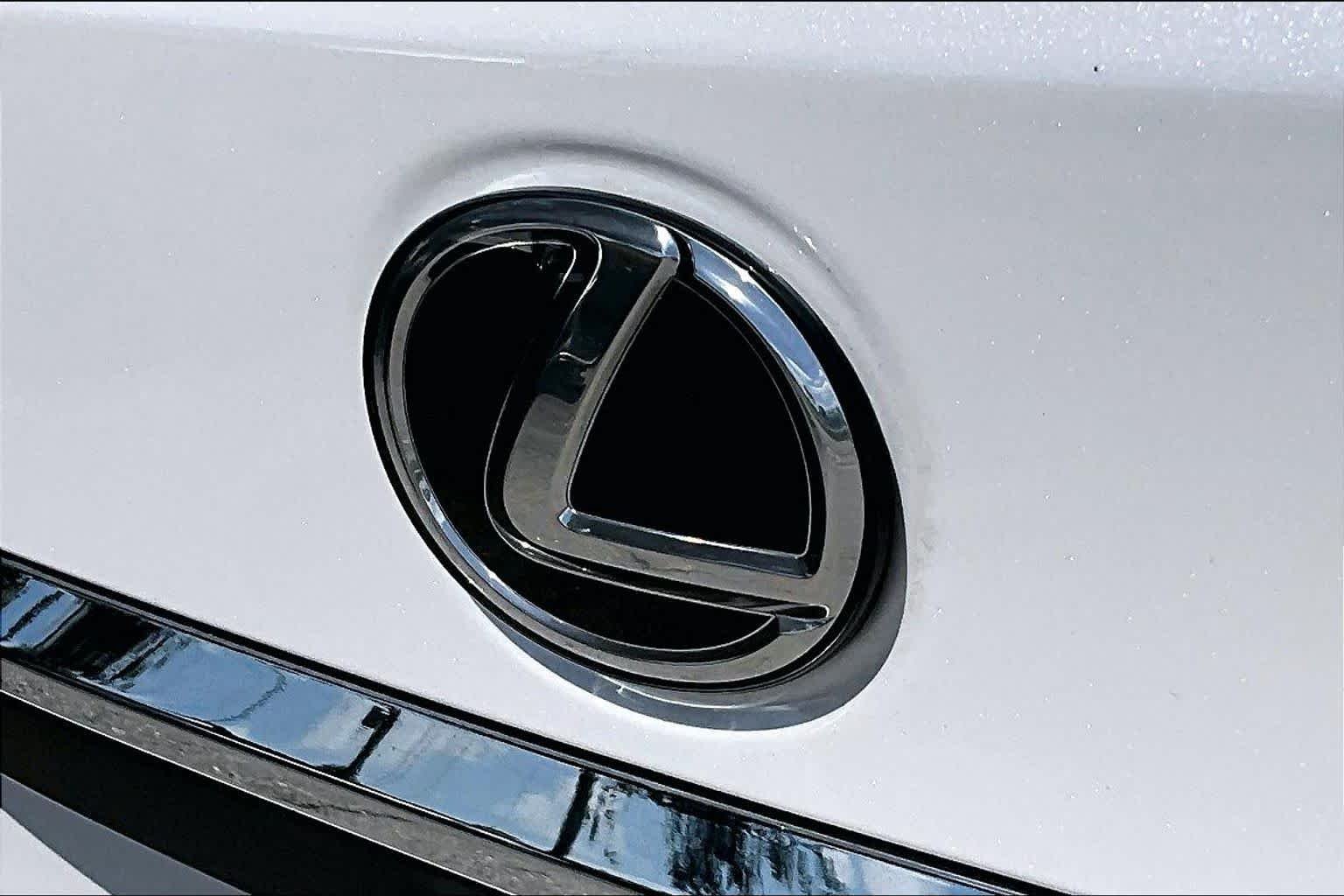 Used 2023 Eminent White Pearl Lexus  image 31