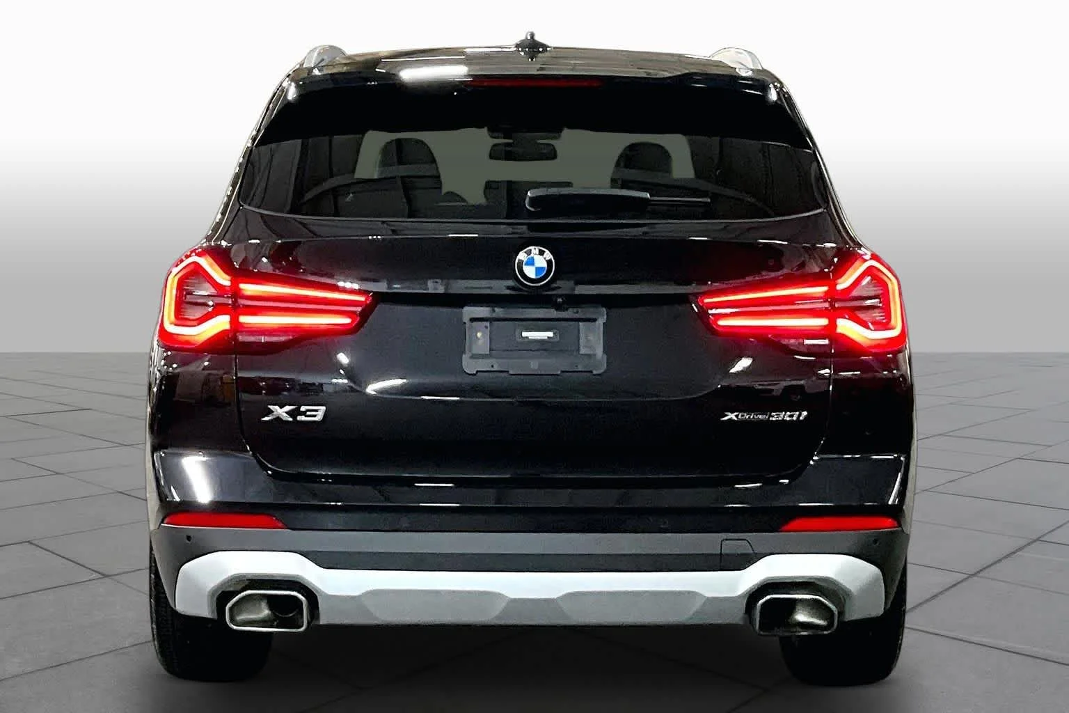 Used 2022 Black Sapphire Metallic BMW xDrive30i image 5