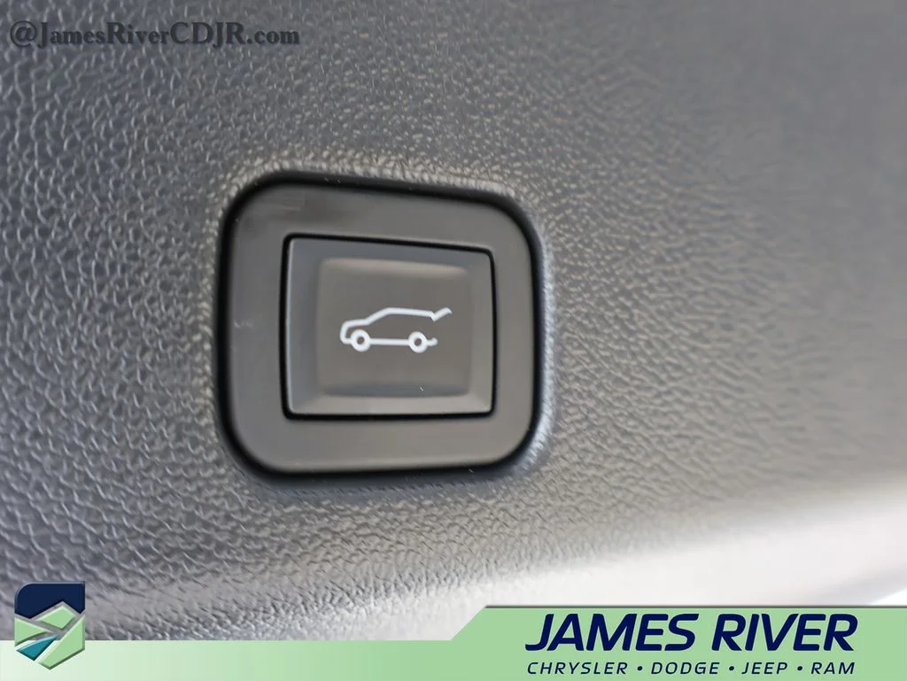 Used 2026 White GMC Elevation image 17