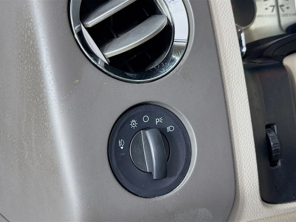 Used 2013 Silver Ford XLT image 10