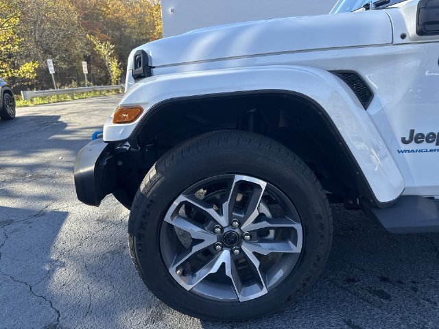 Used 2024 White Jeep Sport S 4xe image 26