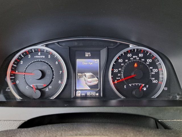 Used 2015 Silver Toyota SE image 9