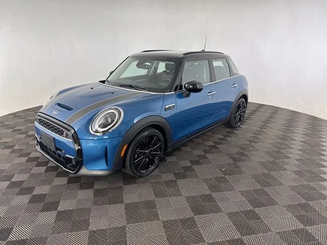 Used 2024 Blue MINI Signature image 3