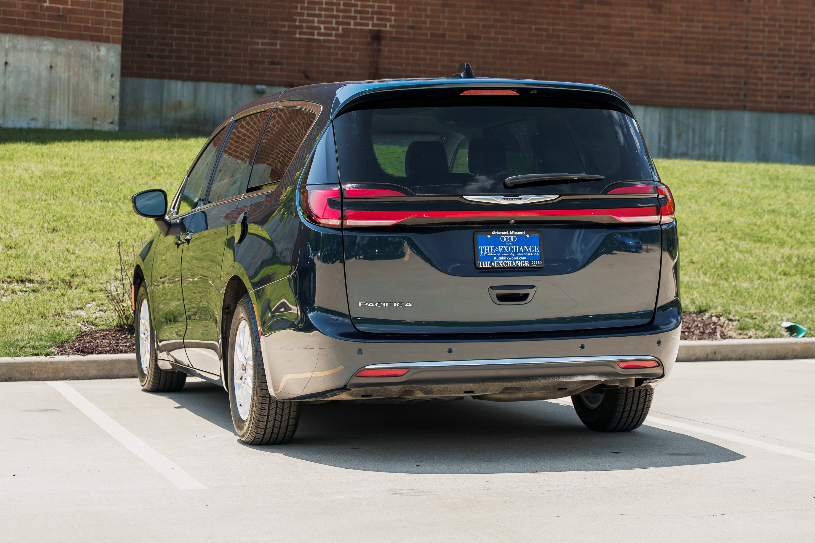 Used 2023 Fathom Blue Pearlcoat Chrysler Touring L image 5
