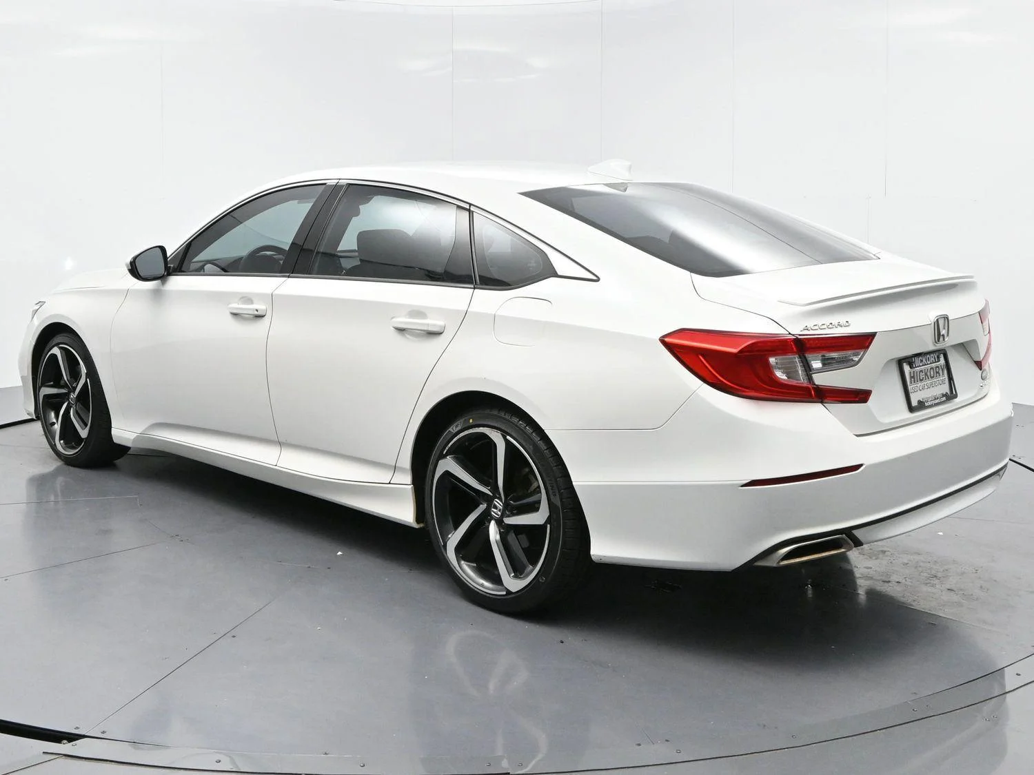 Used 2018 Platinum White Pearl Honda Sport image 5