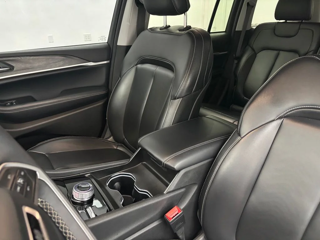 Used 2024 White Jeep Limited image 24