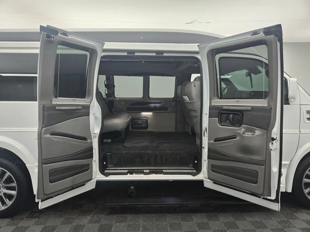 Used 2020 Summit White Chevrolet WT image 41
