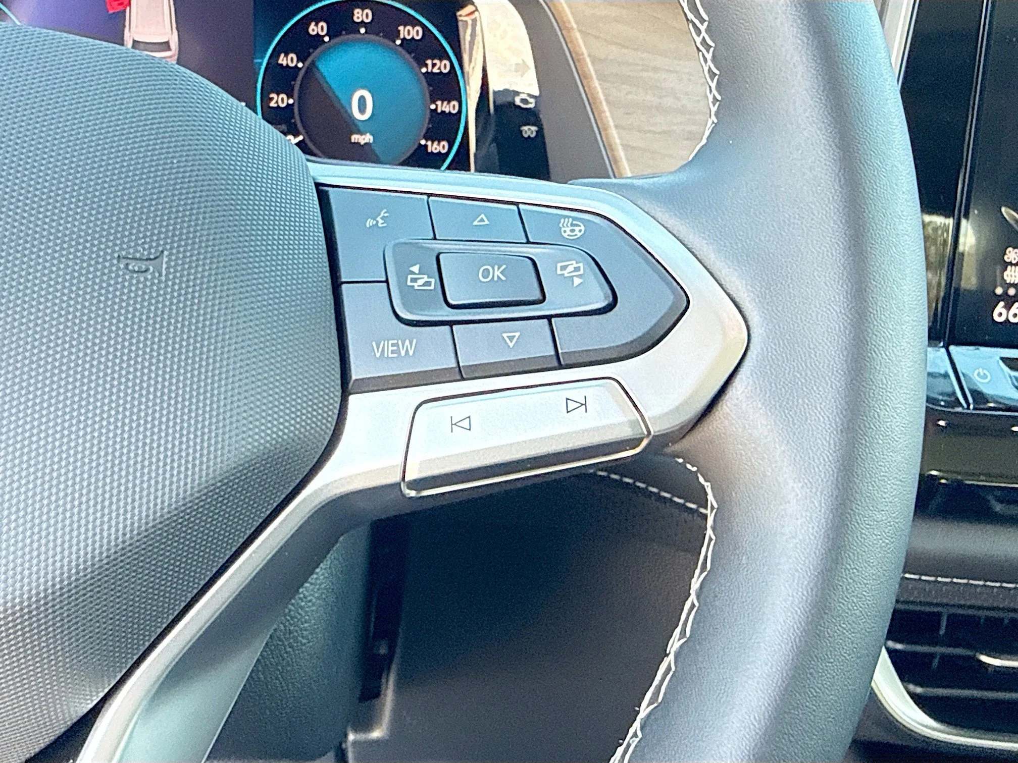 New 2026 Mist Volkswagen 2.0T SE w/Technology image 38