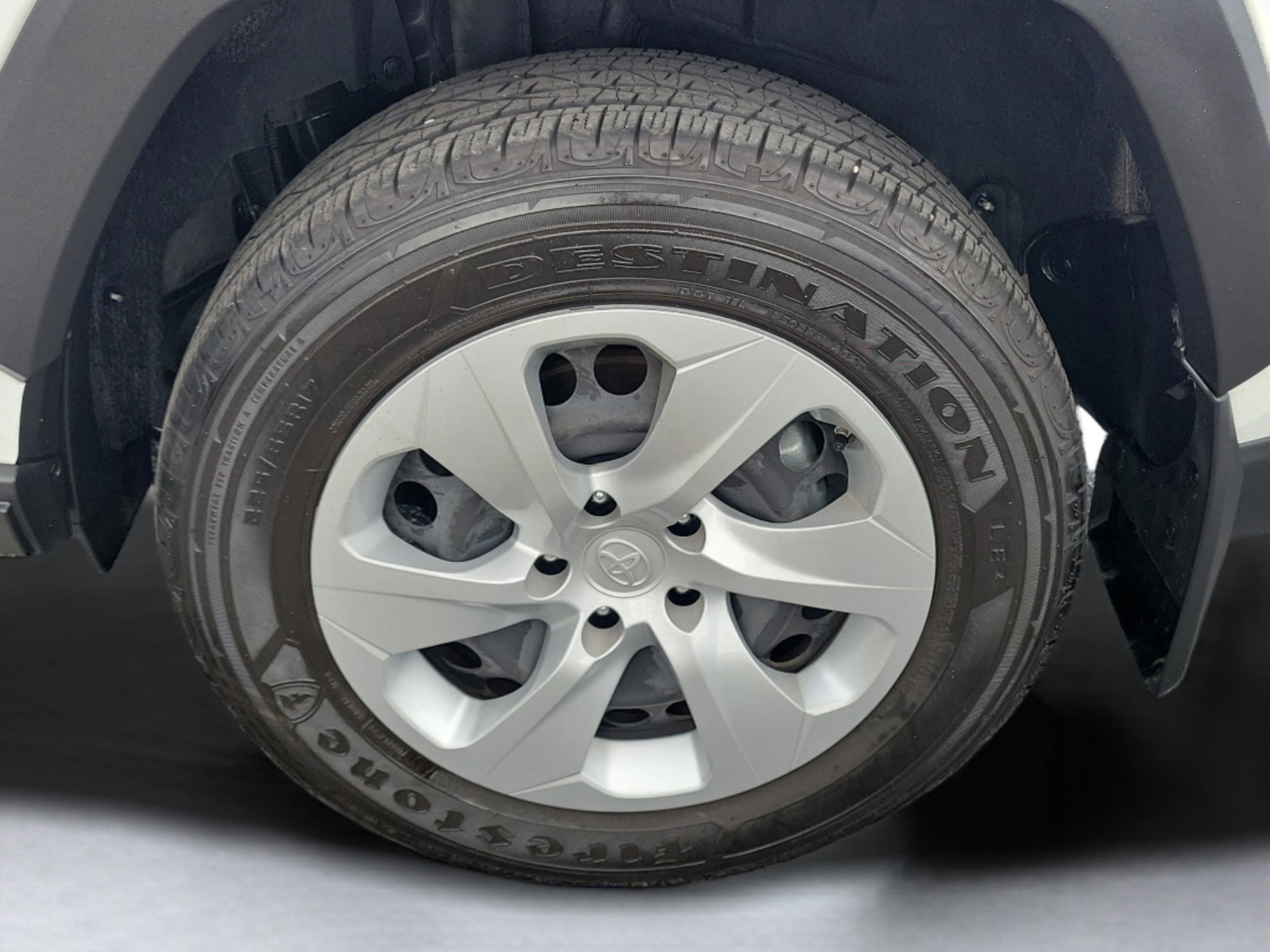 Used 2025 Ice Cap Toyota LE image 7