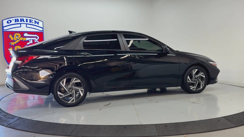 Used 2025 Abyss Black Hyundai SEL Sport image 4