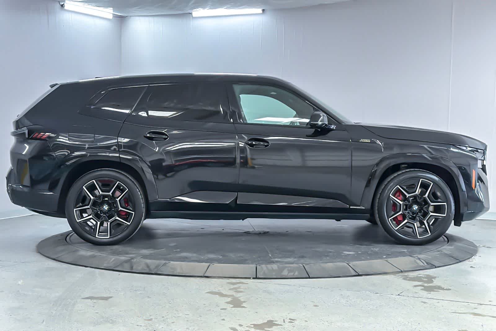 Used 2023 Black Sapphire Metallic BMW  image 8