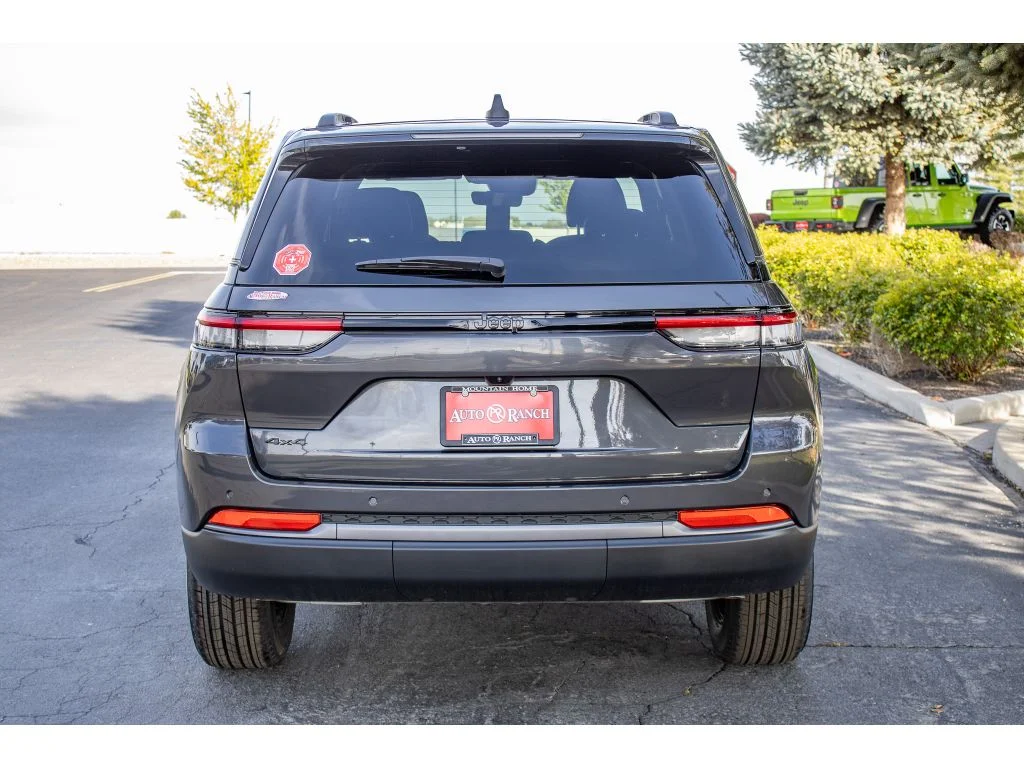 New 2026 Baltic Gray Metallic Clearcoat Jeep Laredo Altitude image 7
