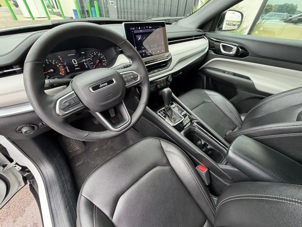 Used 2025 White Jeep Limited image 7