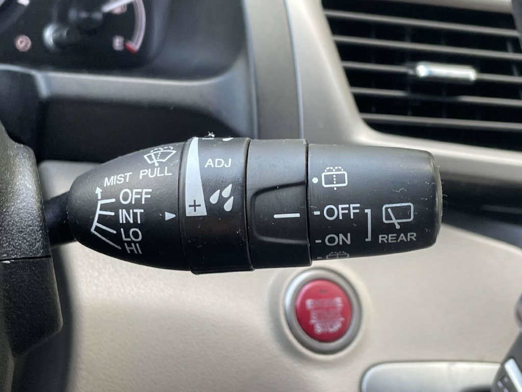 Used 2016 White Honda SE image 27